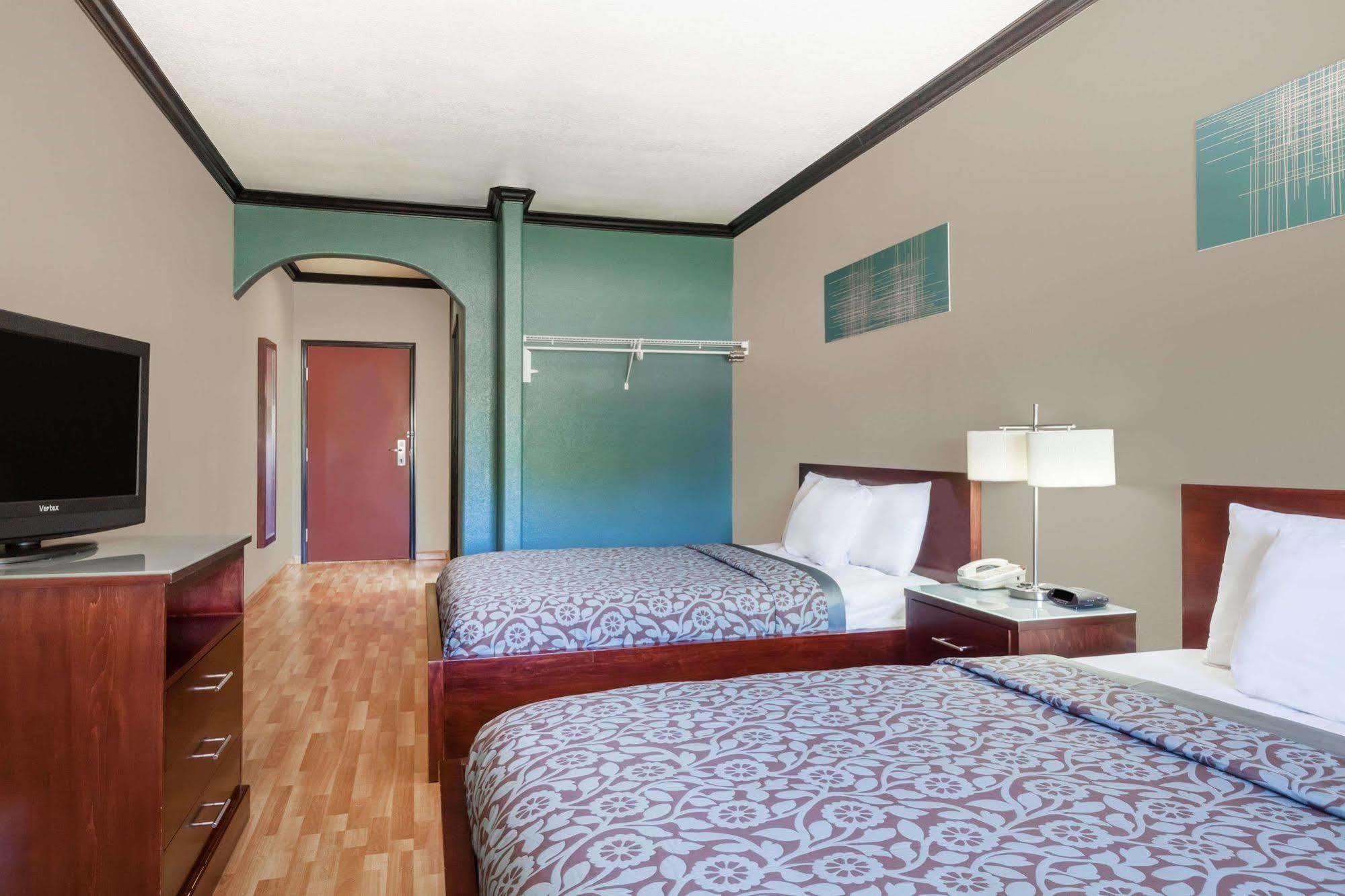 Days Inn&Suites by Wyndham Marquez Extérieur photo